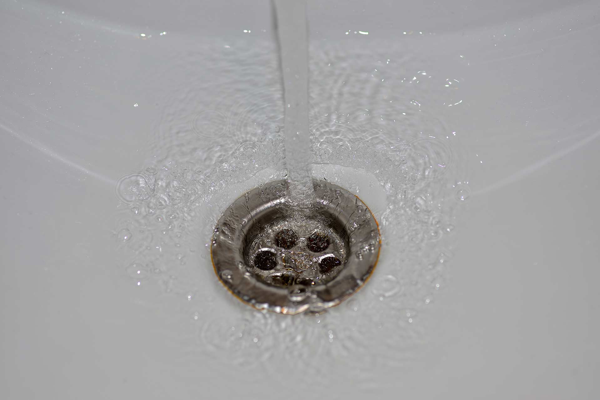 A2B Drains provides services to unblock blocked sinks and drains for properties in Southend.